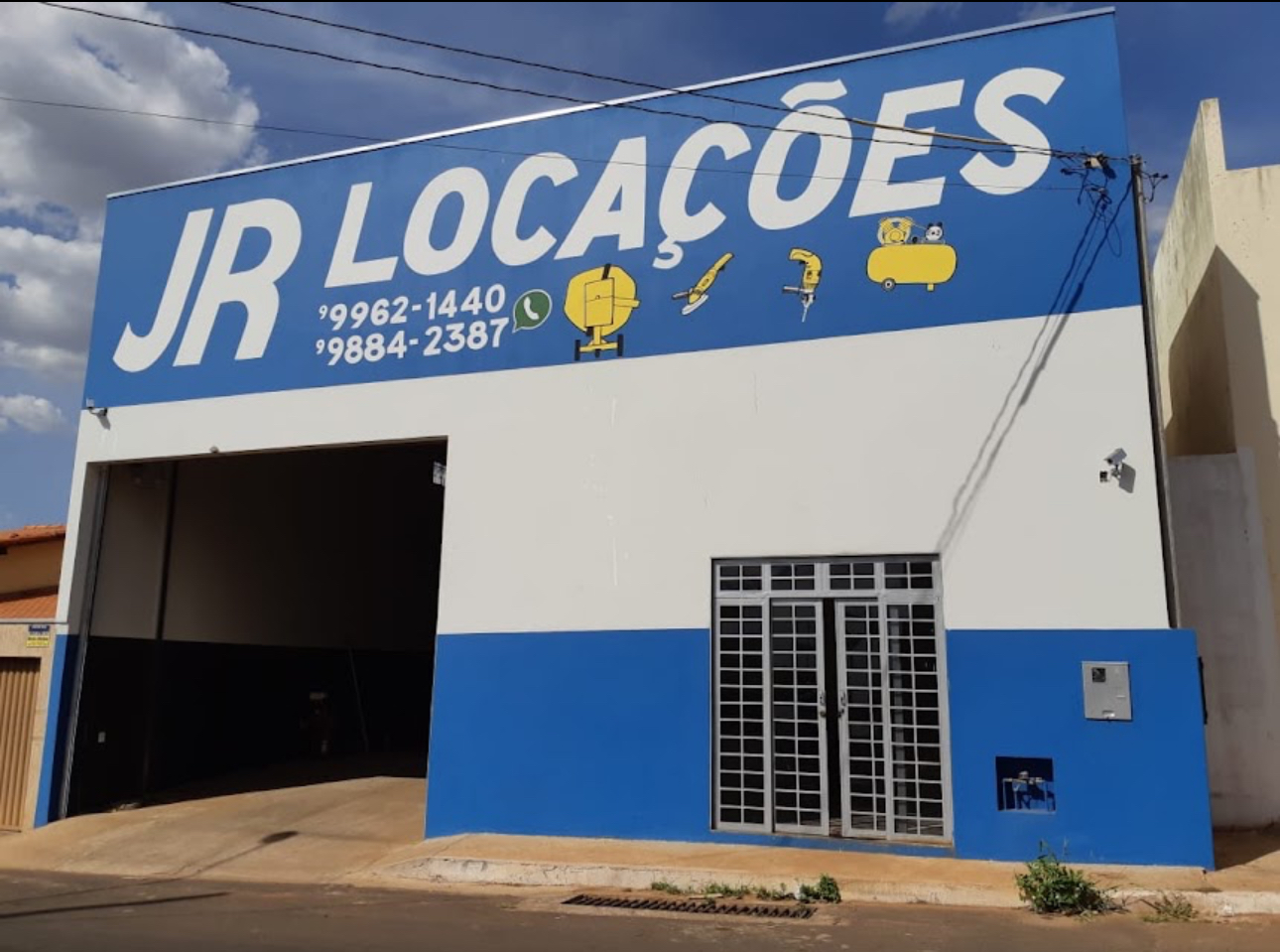 Fachada da sede da JR Locações em Prata MG